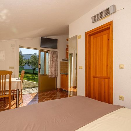 קריקווניצה Apartments Francoise מראה חיצוני תמונה
